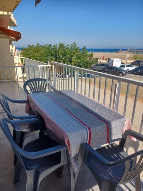 Superbe Appartement Avec Vue Sur Le Port Et Plage Saint-Pierre-la-Mer (Aude) Exterior foto